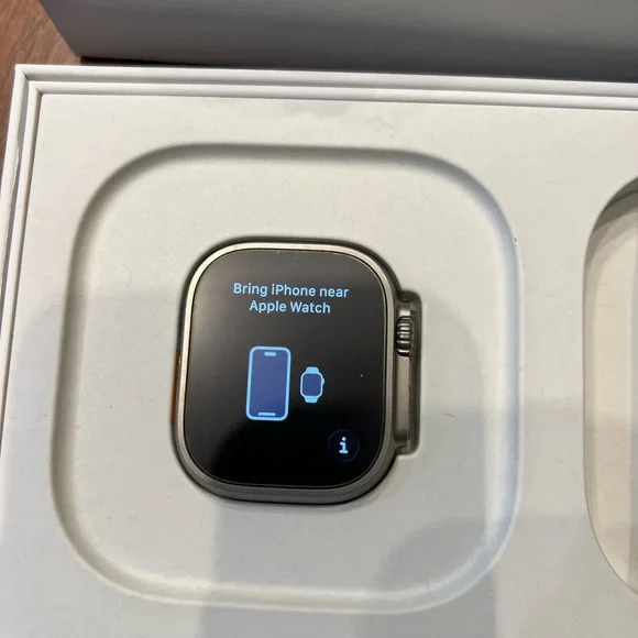 Apple Watch Ultra Titanium 49mm MQEW3LL/A 1st Gen - Picture 3 of 5